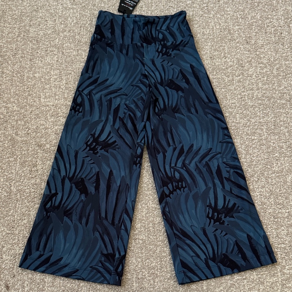 Greyson Kids camo Blue Patterned Feather pant wide leg Leggings